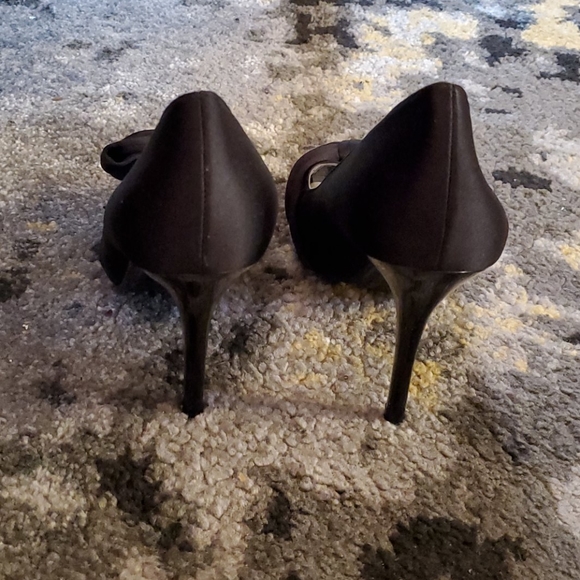 Guess Heels - Picture 2 of 4